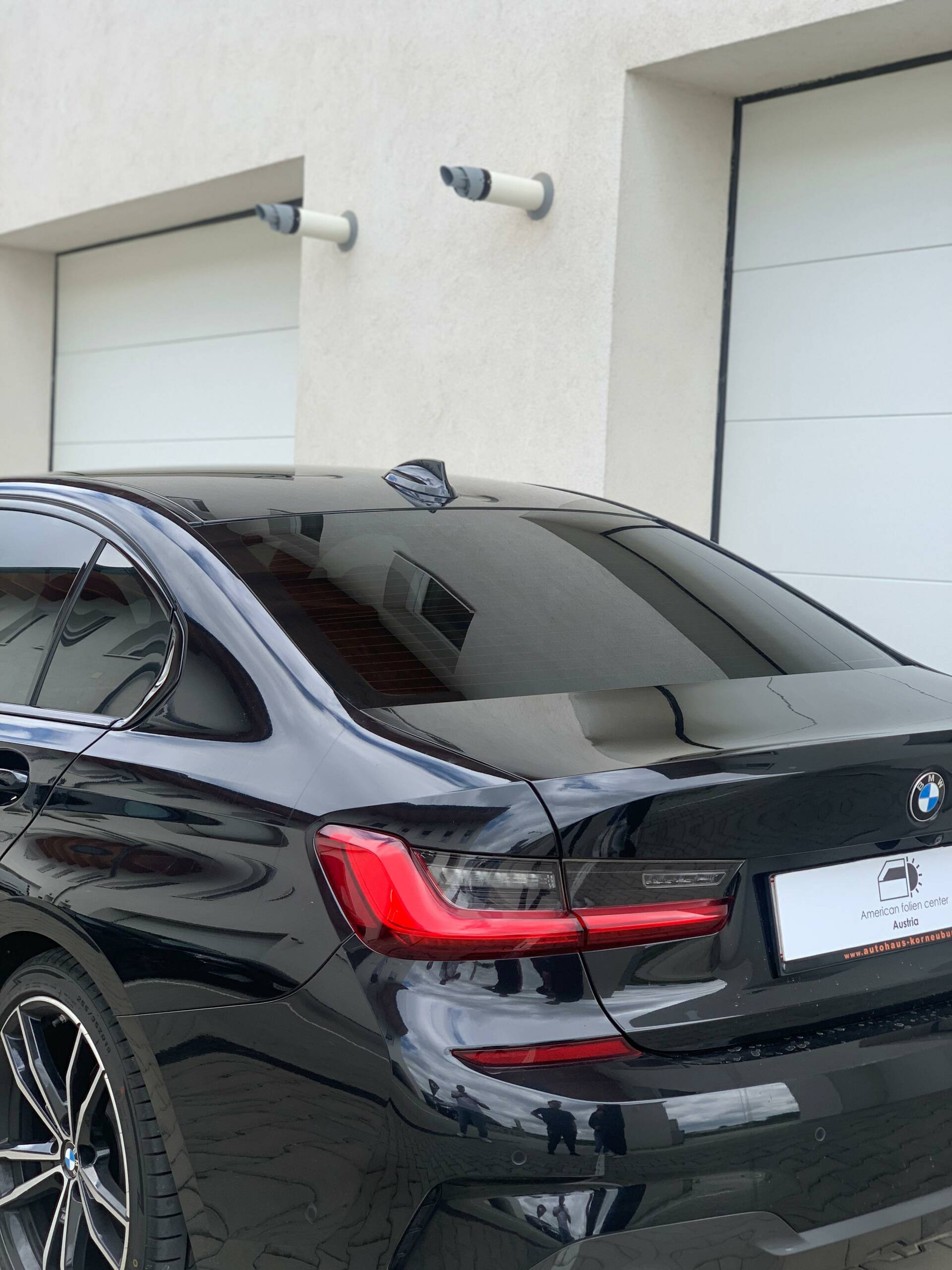 Wie pflege ich meine getönten Scheiben? – Folien Center